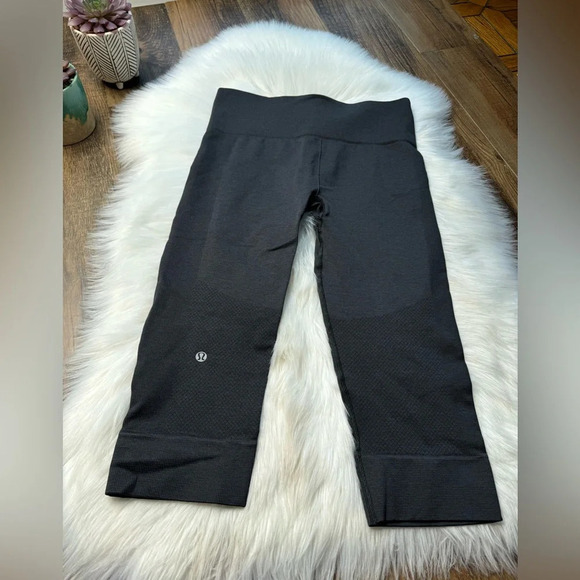 Lululemon Seamlessly Street Crop Bundle - Picture 2 of 6